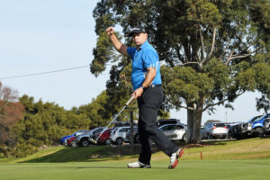 Garfield battles to break par