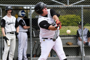 Pakenham poised to pounce