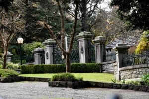 Call to defer Manuka Road plans